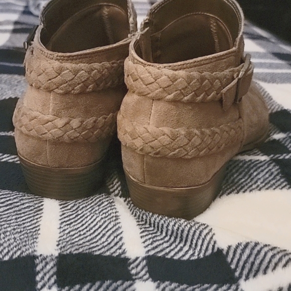 Womans booties ! - Picture 4 of 4